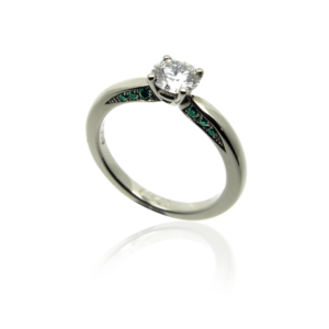 Damenring, Verlobungsring, Solitär, solitaer, diamantring, diamant, ladies ring, engagement ring, solitaire, diamond ring, diamond, brilliant cut, brillant, fancy green, grün, pavé, Weissgold, white gold, goldschmiede, goldsmith, faktor s, sahak, atelier, manufacture, winterthur, zürich, zurich, jewellery, jewelry, swissmade