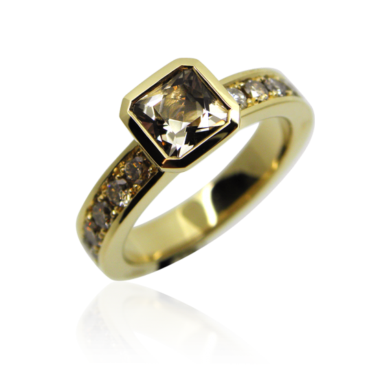 Damenring, diamantring, verlobungsring, alliance, solitär, solitaire, diamantschmuck, radiant, octagonal, braun, fancy brownisch, brillanten, diamant, ladies ring, diamond ring, engagement ring, verlobungsring, brilliant, diamond, radiant cut, octagonal, design, goldsmith, goldschmiede, manufacture, atelier, faktor s, sahak, winterthur, zürich, zurich, swissmade, jewellery, jewelry