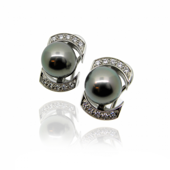 Ohrschmuck, Ohrclips, Weissgold, Brillanten, Tahitizuchtperlen, Goldschmiede, Schmuck, earring, ear jewelry, pearl, tahitian pearl, cultured pearl, black pearl, tahiti, perlenschmuck, zuchtperle, perlen, diamanten, Diamantschmuck, brilliant cut, pave, diamonds, clip, white gold, modern, design, jewellery, jewelry, swissmade, goldsmith, sahak, faktor s, zürich, zurich, winterthur