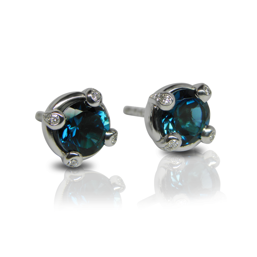 ohrschmuck, ohrstecker, diamantschmuck, diamanten, topas, london blue, edelsteine, edelsteinschmuck, pavé, Grifffassung, design, weissgold, goldschmuck, türkis, modern, earrings, stud, stud earrings, diamonds, diamond jewellery, brilliant cut, brillanten, topaz, turquoise, classy, highend, urban, style, gemstone, gemstone jewelry, goldschmiede, goldsmith, faktor s, sahak, winterthur, zürich, zurich, manufacture, atelier, swissmade, jewellery, jewelry