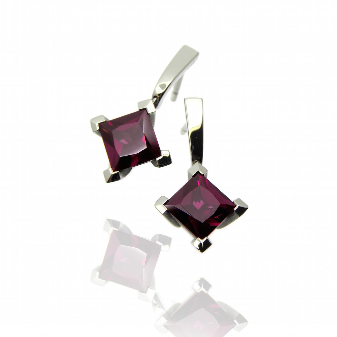 Ohrschmuck, Ohrhänger, Weissgold, Rhodolit, Princess, Stecker, Goldschmiede, Kollektion, earrings, pendant, rhodolite, pink, gem stone, faceted, princess, white gold, setting, elegant, modern, design, goldsmith, manufacture, atelier, faktor s, sahak, winterthur, zürich, zurich, swissmade, jewellery, jewelry