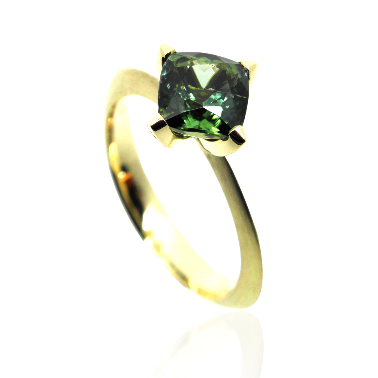 Damenring, Blütenring, Solitär, Blossom, Turmalinring, turmalin, ladies ring, blossom ring, tourmaline ring, tourmalin, antik facettiert, antique cut, yellow gold, gelbgold, goldring, goldschmiede, goldsmith, manufacture, atelier, faktor s, sahak, winterthur, zürich, zurich, swissmade, jewellery, jewelry