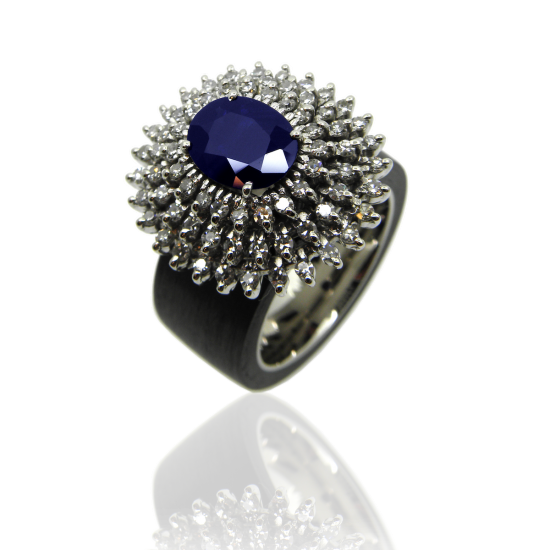 Damenring, Diamantring, Saphir, Saphirring, Cocktailring, Edelsteinring, Carbonschmuck, Carbonring, Entourage, Vintage, Antik, Klassisch, Ladies ring, white gold, weissgold, carbon, diamond ring, antique, sapphire, sapphire ring, goldschmiede, goldsmith, faktor s, sahak, winterthur, zürich, zurich, jewellery, jewelry, swissmade