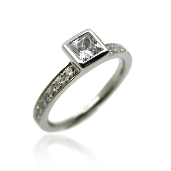 Diamantring, Verlobungsring, engagement, alliance, solitär, princess, brillant, brilliant cut, white gold, weissgold, goldschmied, goldsmith, ladies ring, damenring, faktor s, sahak, swissmade, manufacture, jewelry, jewellery