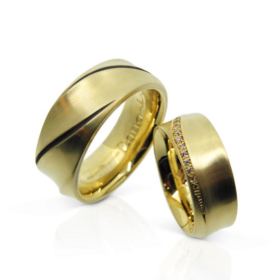 Trauringe, eheringe, partnerringe, hochzeitsringe, goldringe, alliance, brillanten, diamantring, diamanten, organisch, geschwungen, design, hochzeitsschmuck, hochzeit, wedding ring, wedding band, wedding jewelry, wedding, yellow gold, diamond ring, diamond, brilliant cut, black rhodium, curved, organic, shape, ladies ring, gents ring, goldschmiede, goldsmith, faktor s, sahak, manufacture, atelier, winterthur, zürich, zurich, swissmade, jewellery, jewelry