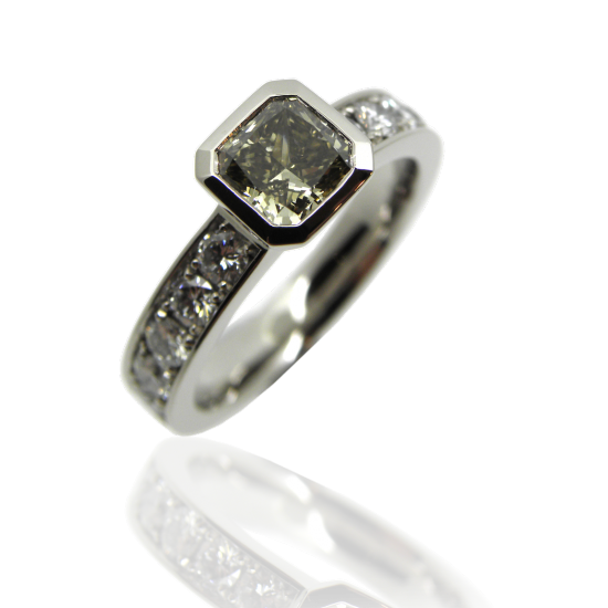 Damenring, diamantring, verlobungsring, alliance, solitär, solitaire, diamantschmuck, radiant, octagonal, grün, grau, green, gray, fancy, brillanten, diamant, ladies ring, diamond ring, engagement ring, verlobungsring, brilliant, diamond, radiant cut, octagonal, white gold ,weissgold, design, goldsmith, goldschmiede, manufacture, atelier, faktor s, sahak, winterthur, zürich, zurich, swissmade, jewellery, jewelry