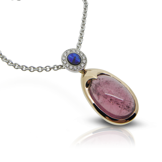 Halsschmuck, Collier, Anhänger, Goldschmuck, Weissgold, Rotgold, Turmalin, Cabochon, Opal, Brillanten, Pavé, Anfertigung, Design, Modern, Goldschmiede, Faktor S, Sahak, Winterthur, Zürich, necklace, pendant, gemstone, gemstone jewelry, opal, black opal, tourmaline, cabochon, gemstone, diamonds, brilliant cut, pavé, entourage, anchor chain, goldsmith, manufacture, swissmade, jewellery, jewelry