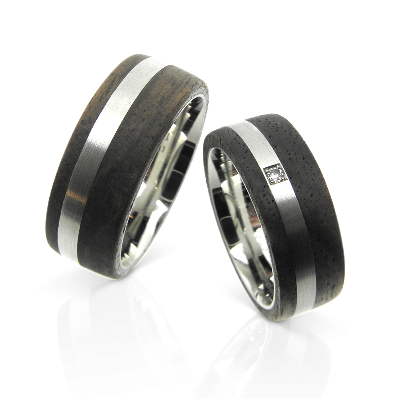 Trauringe, Eheringe, Partnerringe, Weissgold, Braune Brillanten, Nussbaum, Holz, Holzringe, Diamanten, Alliance, Memoire, Hochzeitsschmuck, Anfertigung, Goldschmied, Faktor S, Trauringschmiede, Trauringlounge, Winterthur, Zürich, Sahak, Jewelry, jewellery, swissmade, wedding ring, walnut, wooden, wood ring, wedding bands, diamond, diamond ring, brilliant cut, white gold, goldsmith, manufacture