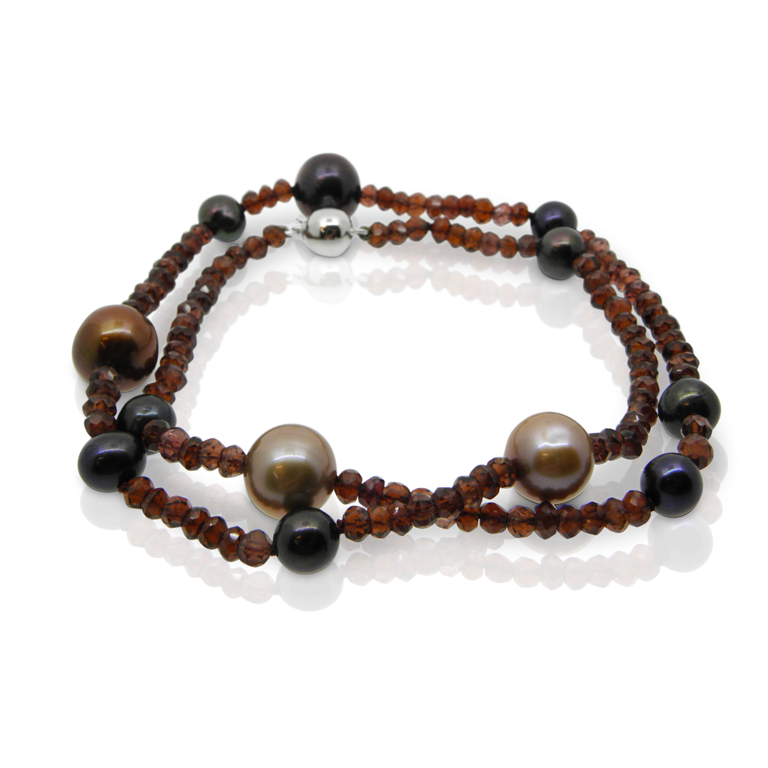 armschmuck, perlenschmuck, bracelet, granat, rot, facettiert, farbig, verspielt, magnetverschluss, weissgold, mehrrangig, edelsteine, edelsteinschmuck, perlen, perlenarmband, süsswasser-zuchtperlen, zuchtperle, goldschmied, modern, verspielt, arm jewelery, pearl jewelry, bracelet, garnet, red, faceted, fancy, colored, magnetic clasp, white gold, multiple, gemstones, gemstone jewelry, pearls, pearl bracelet, freshwater cultured pearl, cultured pearl, goldsmith, modern, frisky, sahak, faktor s, winterthur, swissmade, jewellery, jewelry, design