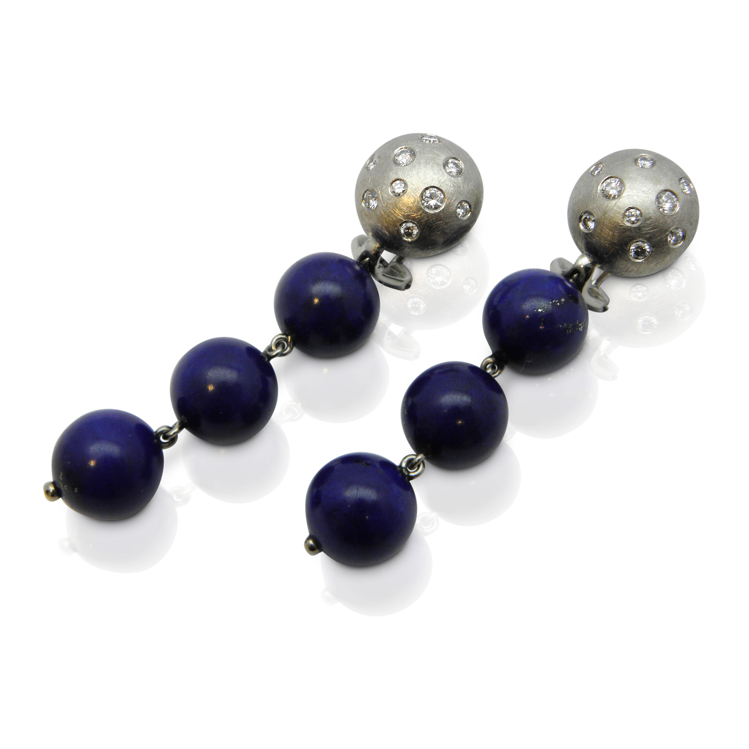 Ohrschmuck, ohrhänger, diamantschmuck, ohrclips, diamanten, brillanten, lapis lazuli, kugeln, hänger, elegant, klassisch, sternenhimmel, angefertigt, Weissgold, Goldschmiede, Zürich, individuell, Earrings, earrings, diamond jewelery, ear clips, diamonds, brilliants, lapis lazuli, balls, hangers, elegant, classic, starry sky, made, white gold, goldsmiths, Zurich, individual, manufacture, atelier, design, swissmade, sahak, faktor s, winterthur