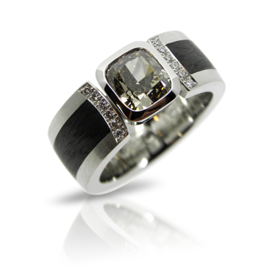 Damenring, Diamantring, Platin, Platinring, Brillant, Diamant, farbig, Carbon, Carbonschmuck, Carbonring, Diamantschmuck, Individuell, facettiert, antik, sportlich, modern, goldschmied, zürich, atelier, Ladies ring, diamond ring, platinum, platinum ring, brilliant, diamond, colored, carbon, carbon jewelery, carbon ring, diamond jewelery, individual, faceted, antique, sporty, modern, goldsmith, zurich, atelier, swissmade, jewellery, schmuck, winterthur, sahak, faktor s