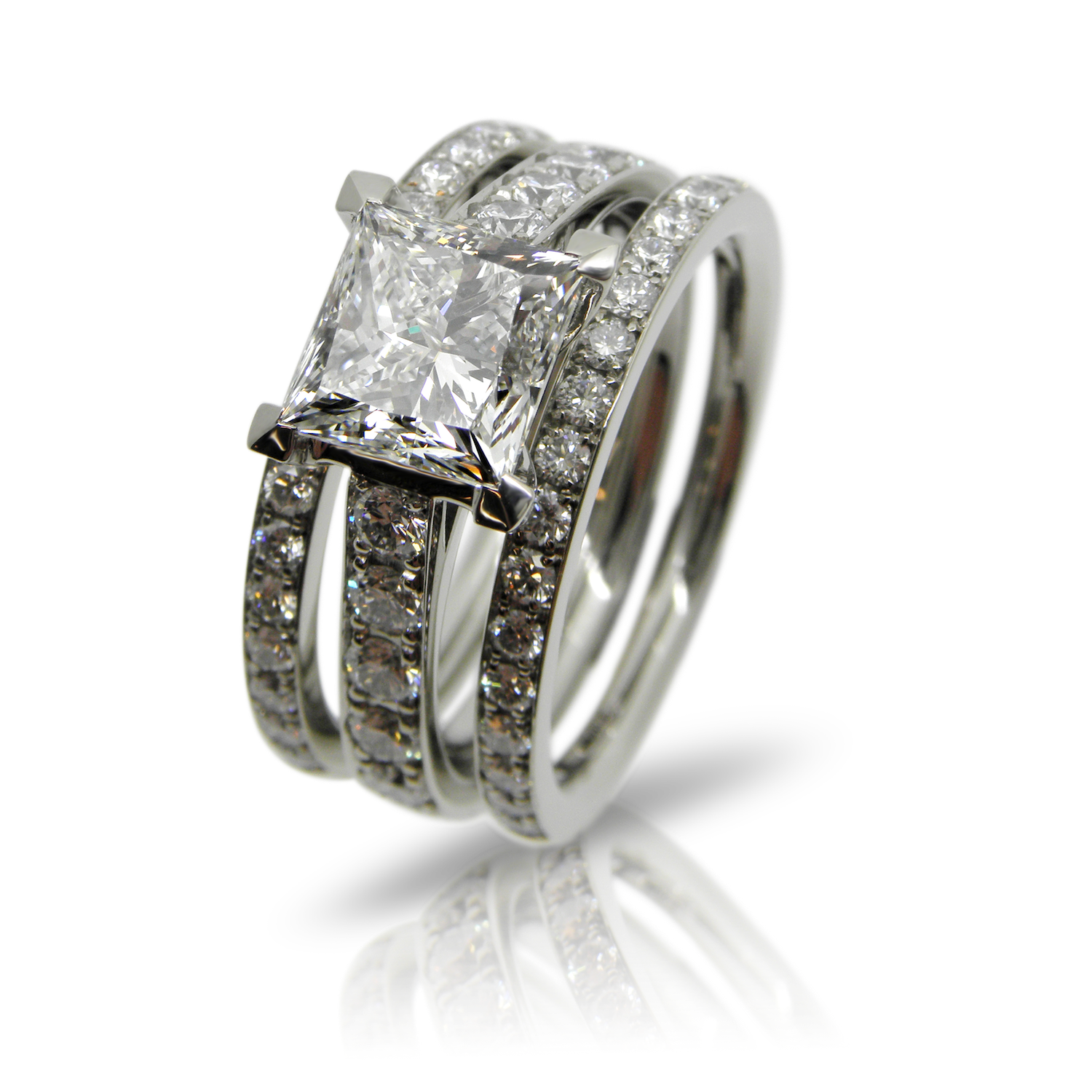 Diamantring, Diamantschmuck, Verlobungsring, Solitär, Alliance, Diamanten, Princess, Brillanten, Grifffassung, klassisch, Memoire, Damenring, Edelsteine, Engagement ring, Goldschmied, Atelier, Zürich, individuell, Atelier, Diamond ring, diamond jewelery, engagement ring, solitaire, alliance, diamonds, princess, brilliants, grip, classic, memoire, ladies ring, gemstones, engagement ring, goldsmith, atelier, Zurich, individual, manufacture, swissmade, sahak, faktor s, winterthur