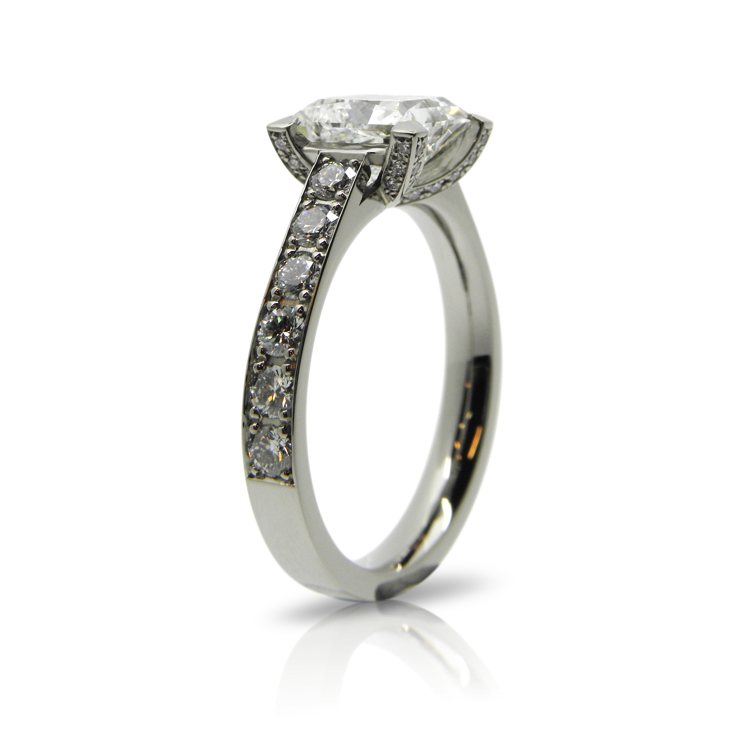 Diamantring, Diamantschmuck, Verlobungsring, Solitär, Alliance, Diamanten, Princess, Brillanten, Grifffassung, klassisch, Memoire, Damenring, Edelsteine, Engagement ring, Goldschmied, Atelier, Zürich, individuell, Atelier, Diamond ring, diamond jewelery, engagement ring, solitaire, alliance, diamonds, princess, brilliants, grip, classic, memoire, ladies ring, gemstones, engagement ring, goldsmith, atelier, Zurich, individual, manufacture, swissmade, sahak, faktor s, winterthur