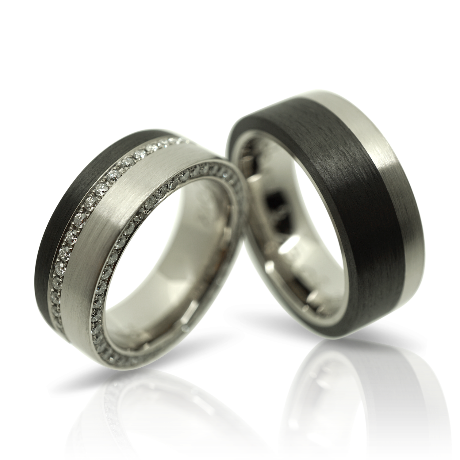 trauringe, eheringe, partnerringe, carbonringe, diamantring, alliance, memoire, diamantschmuck, hochzeitsschmuck, brillanten, weissgold, heiraten, hochzeit, schmuck, carbon, gravur, lasergravur, individuell, goldschmied, zürich, wedding rings, wedding rings, partner rings, carbon rings, diamond rings, alliance, memoire, diamond jewelery, wedding jewelery, brilliants, white gold, marry, wedding, jewelery, carbon, engraving, laser engraving, individual, goldsmith, Zurich, swissmade, faktor s, sahak, jewellery, jewelry, bride, bridal