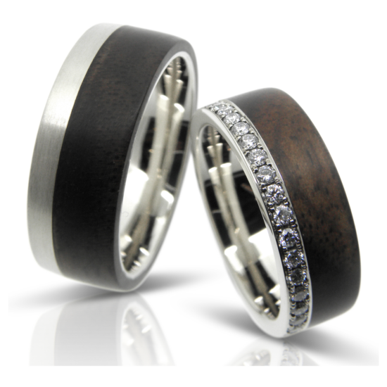 Eheringe, Trauringe, Holzringe, Partnerringe, Holzschmuck, Holz, Nussbaum, Brillanten, Weissgold, Alliance, Wallnussholz, Wallnuss, Hochzeitsringe, Hochzeitsschmuck, Diamantschmuck Goldschmiede, Handgefertigt, Zürich, Wedding rings, wedding rings, wooden rings, partner rings, wooden jewellery, wood, walnut, brilliants, white gold, Alliance, walnut, walnut, wedding rings, wedding jewellery, diamond jewellery, goldsmiths, handmade, Zurich, faktor s, swissmade, winterthur, jewellery, jewelry