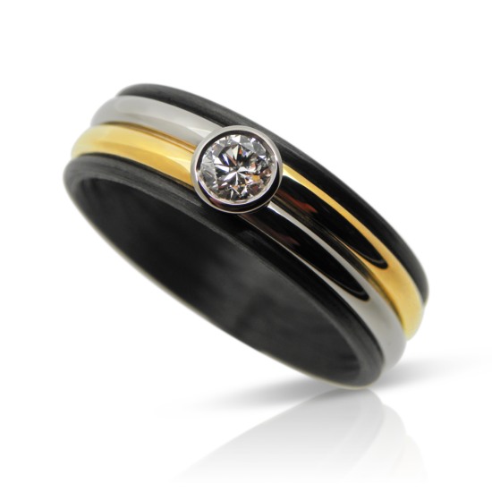 Damenring, Diamantring, Verlobungsring, Solitär, Solitaire, Diamantschmuck, Hochzeitsschmuck, Diamanten, Brillant, Lasergravur, Carbonschmuck, Carbonring, Carbon, Rotgold, Goldschmiede, Design, individuell, Heiraten, Antrag, Zürich, Atelier, Ladies ring, diamond ring, engagement ring, solitaire, solitaire, diamond jewelry, wedding jewelry, diamonds, diamond, diamond, laser engraving, carbon jewelry, carbon ring, carbon, carbon, red gold, goldsmith, design, individual, marriage, proposal, Zurich, studio, Sahak, Faktor S, Winterthur, Swissmade, jewelry, jewellery, schmuck