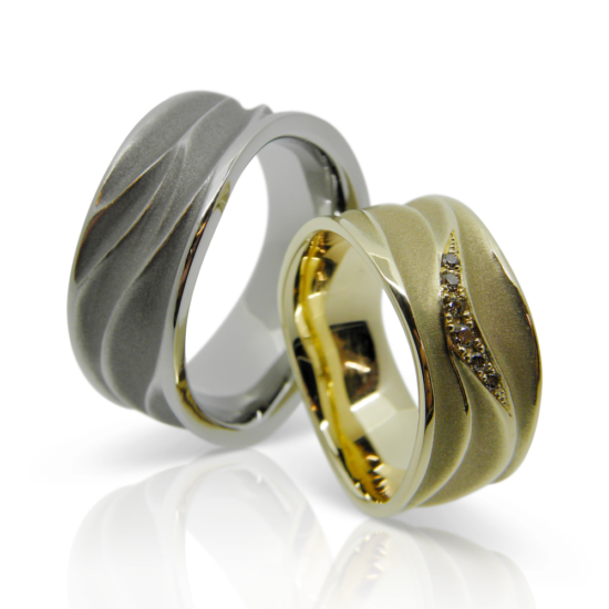 trauringe, eheringe, gelbgold, goldring, partnerringe, relief, wellendesign, organisch, geschwungen, hochzeitsringe, hochzeit, diamantring, diamanten, brillanten, alliance, sandgestrahlt, design, modern, heiraten, goldschmiede, design, anfertgung, zürich, wedding rings, wedding rings, diamond ring, diamonds, diamonds, brilliants, alliance, sandblasted, design, modern, wedding, wedding, goldsmith, wedding rings, wedding, wedding, wedding, wedding rings, relief, design, production, tress, tress, tress, wedding rings, wedding rings, Zurich, Winterthur, sahak, jewellery, jewelry, swissmade, faktor s