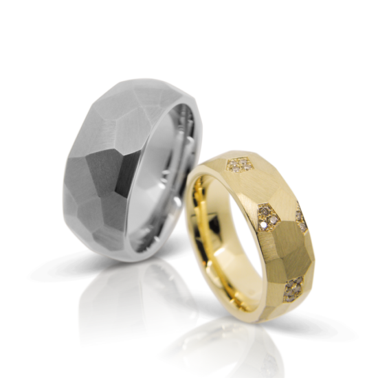 trauringe, eheringe, partnerringe, hammerschlag, weissgold, gelbgold, rotgold, diamanten, strukturiert, design, individuell, rocks, kollektion, goldschmiede, faktor s, sahak, jewellery, zürich, zurich, swissmade, wedding rings, eheringe, partner rings, hammer blow, white gold, yellow gold, red gold, diamonds, structured, design, individual, rocks, collection, goldsmith, factor s, sahak, jewellery, hochzeit, heiraten, wedding, marriage