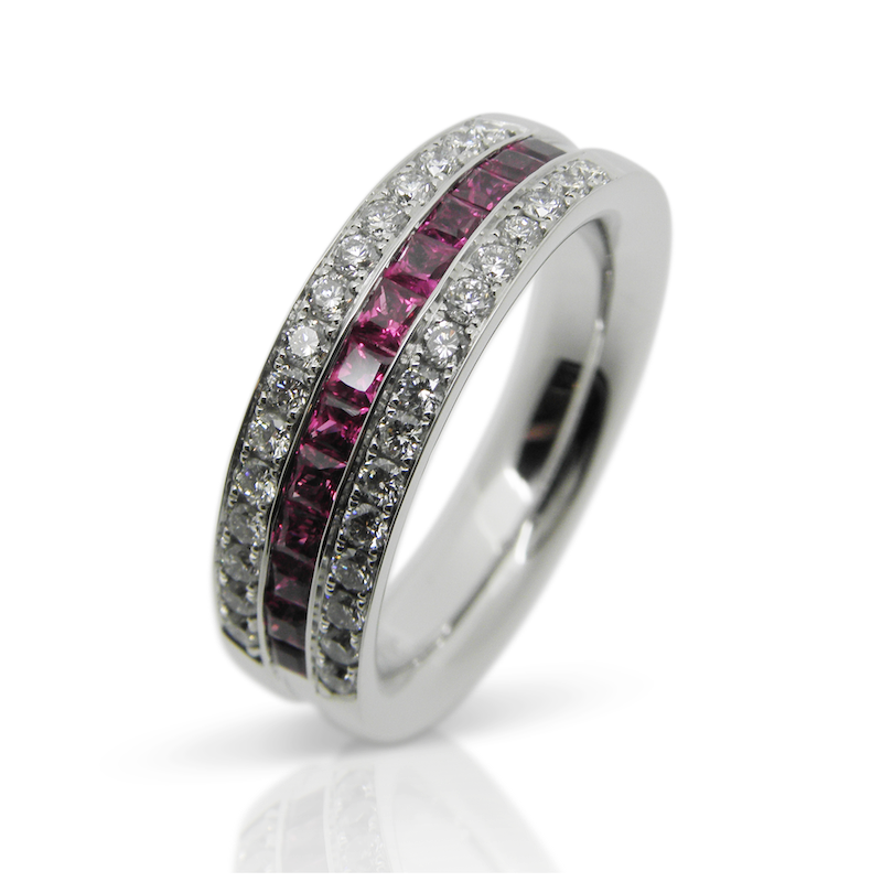 alliance, memoire, diamantring, damenring, diamanten, brillanten, verlobungsring, verlobung, brautschmuck, diamantschmuck, weissgold, goldring, modern, goldschmiede, zürich, alliance, memoire, diamond ring, diamonds, diamonds, rubin, engagement ring, engagement, engagement, bridal jewelry, diamond jewelry, white gold, gold ring, modern, goldsmith, zurich, winterthur, sahak jewellery, jewelry, schmuck, swissmade