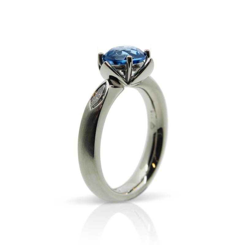 Solitär, verlobungsring, engagement, modern, diamantring, brilliant cut, brillant, aquamarin, weissgold, gelbgold, white gold, yellow gold, manufacture, goldschmied, goldsmith, faktor s, sahak, winterthur, zürich, zurich, jewellery, jewelry, swissmade